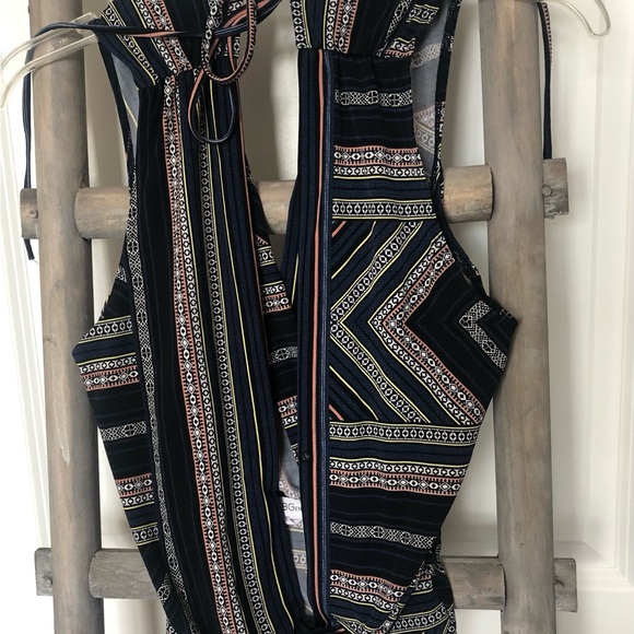 BCBGENERATION Low cut front and back bodysuit SZ XS - Picture 2 of 12